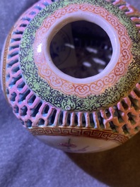 Een opengewerkte Chinese famille rose pomander, Yongzheng